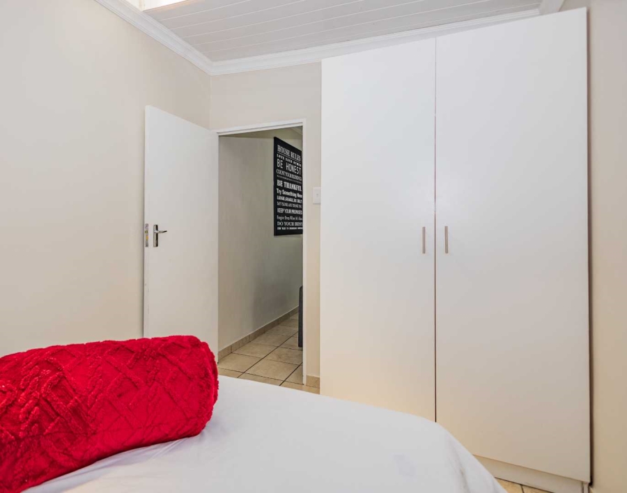 To Let 1 Bedroom Property for Rent in Oakdale Western Cape